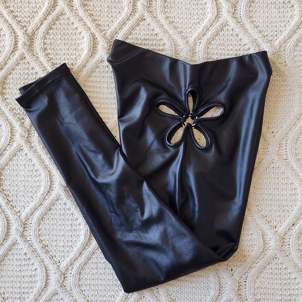 NWT AQ Sports Faux Leather Wet Look Daisy Cut-out Stretch leggings Size M